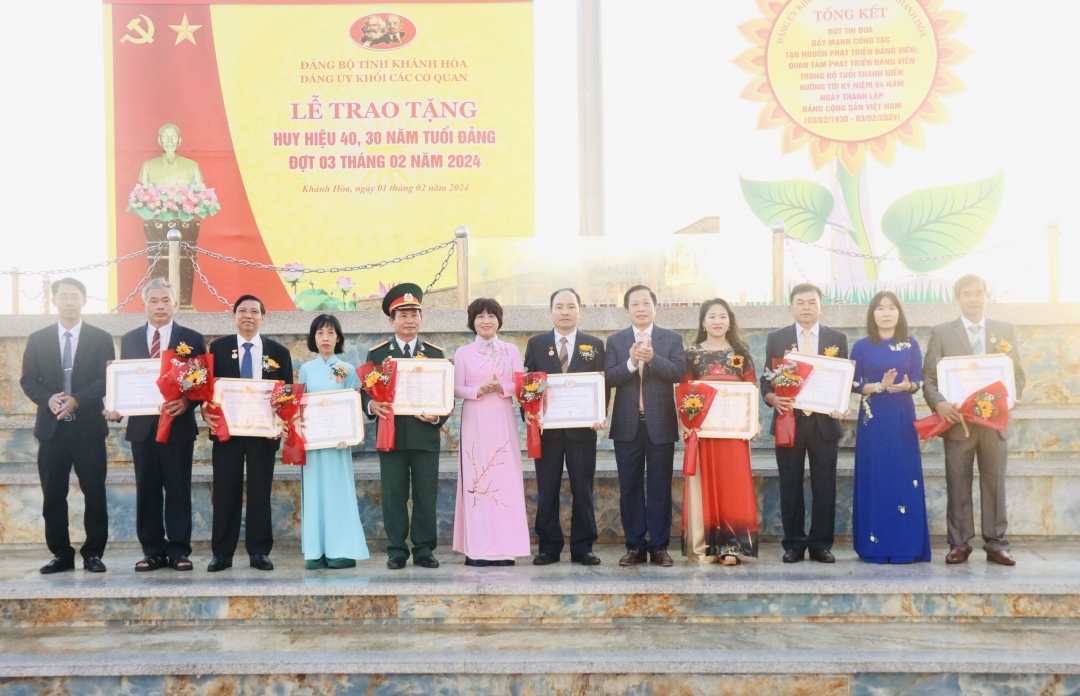 Đảng ủy Khối Các cơ quan tỉnh  Khánh Hòa:  Kỷ niệm 94 năm Ngày thành lập Đảng tại Quảng trường 2 tháng 4