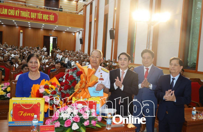 Tỉnh ủy, HĐND, UBND, UBMTTQ Việt Nam tỉnh: Gặp mặt cán bộ, chiến sĩ trực tiếp chiến đấu trên chiến trường tỉnh Khánh Hòa