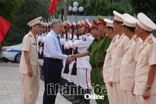 Phó Thủ tướng Thường trực Chính phủ Nguyễn Hòa Bình dự lễ công bố Quyết định đặc xá của Chủ tịch nước tại Trại giam A2