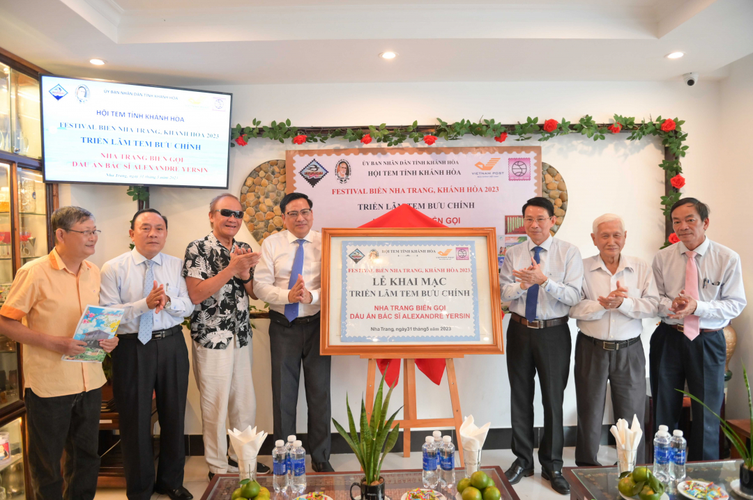 Khai mạc triển lãm tem bưu chính "Nha Trang biển gọi - Dấu ấn bác sĩ Alexandre Yersin"