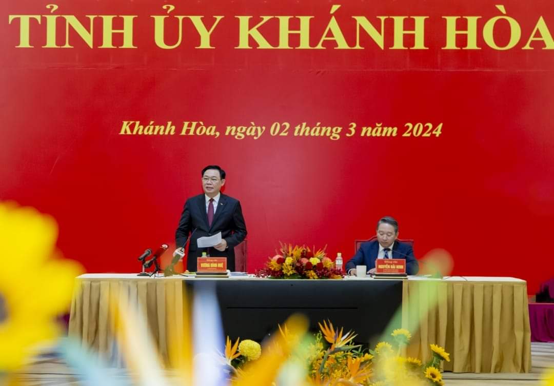 Chủ tịch Quốc hội Vương Đình Huệ làm việc với Ban Thường vụ Tỉnh ủy Khánh Hòa