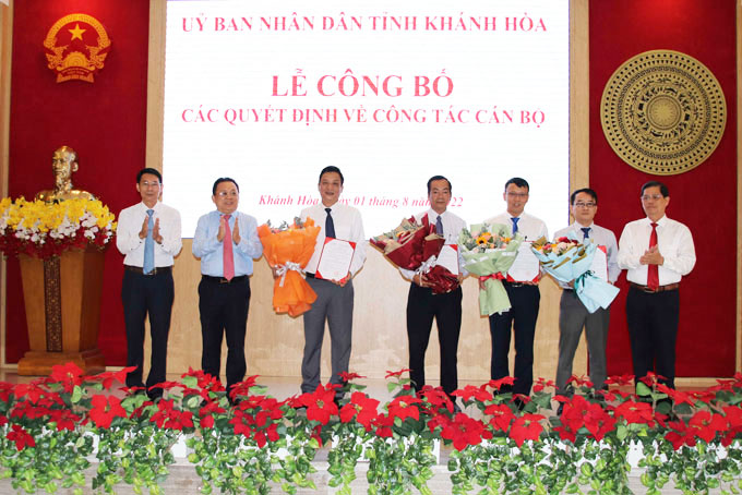 Công bố và trao 4 quyết định về công tác cán bộ