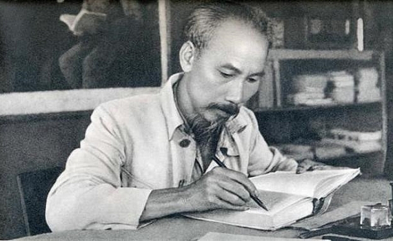 Tấm gương Hồ Chí Minh về gắn tổng kết thực tiễn, nghiên cứu lý luận với đề ra chủ trương, chính sách và sự vận dụng của Đảng ta 