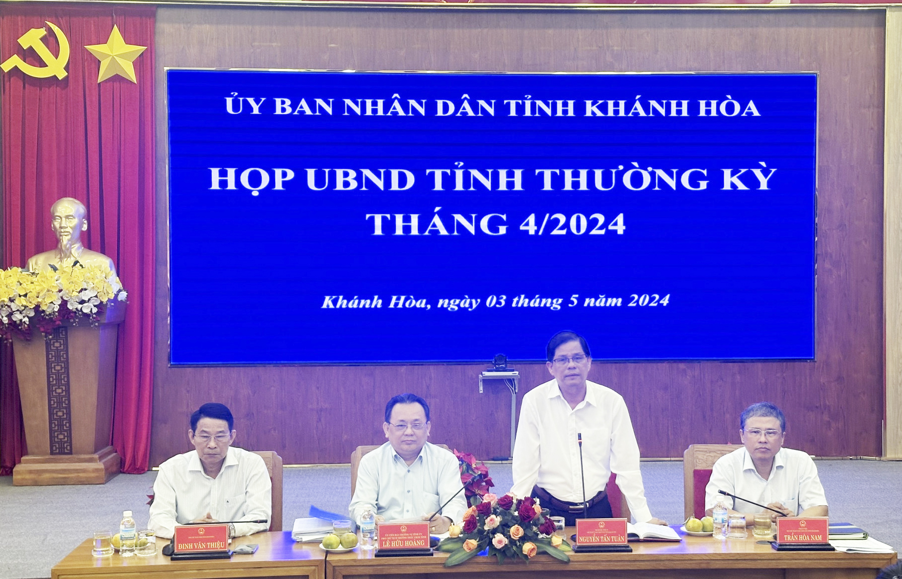 UBND tỉnh Khánh Hòa họp thường kỳ tháng 4
