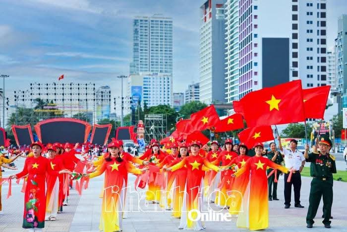 Hòa cùng hào khí non sông