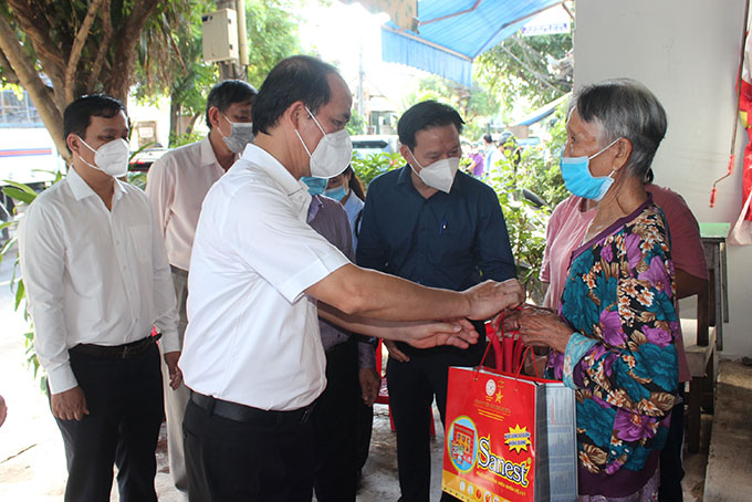 Kiểm tra việc thực hiện chính sách hỗ trợ cho người lao động và người sử dụng lao động
