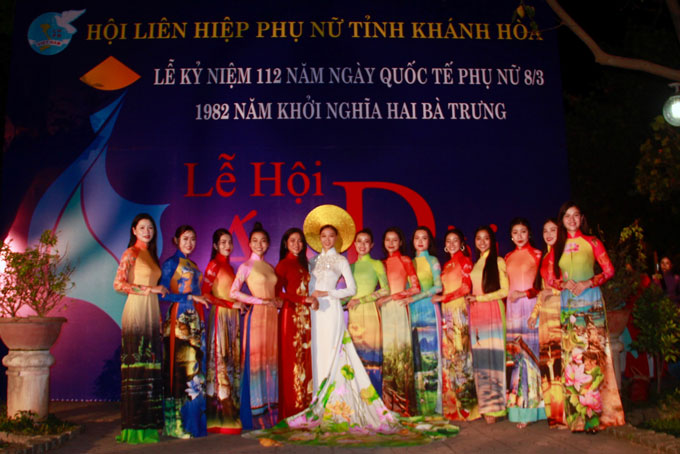 Rực rỡ sắc màu tại Lễ hội Áo dài