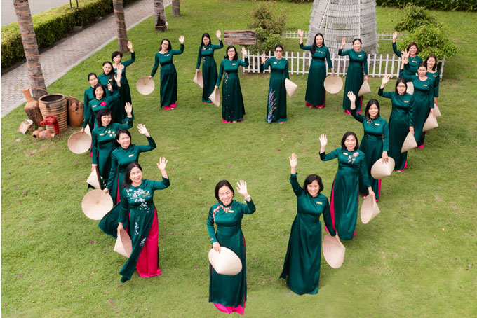 Duyên dáng áo dài