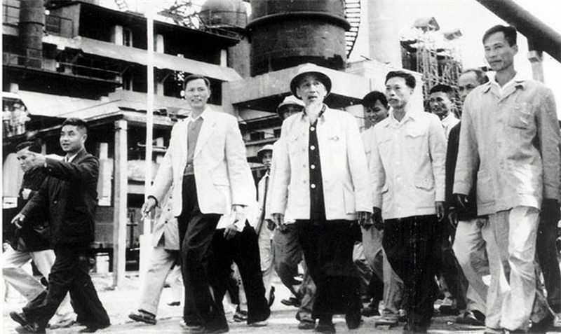 Vận dụng sáng tạo quan điểm của Đảng và tư tưởng Hồ Chí Minh về công nghiệp hoá xã hội chủ nghĩa trong giai đoạn hiện nay