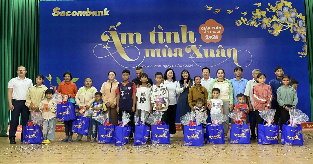 Quà Tết đến với người nghèo