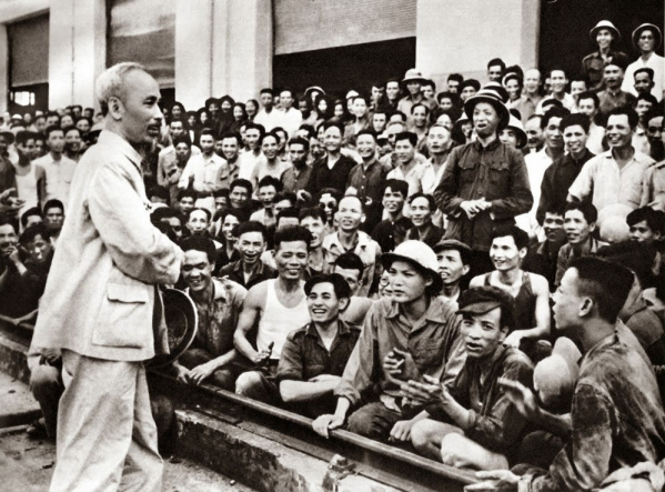 Phong cách làm việc quần chúng của Chủ tịch Hồ Chí Minh