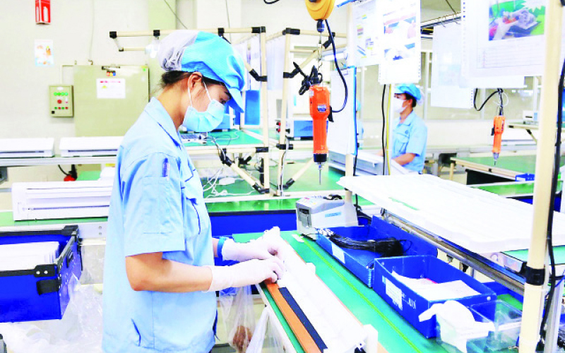 Cấp thiết mở cửa để kinh tế phục hồi