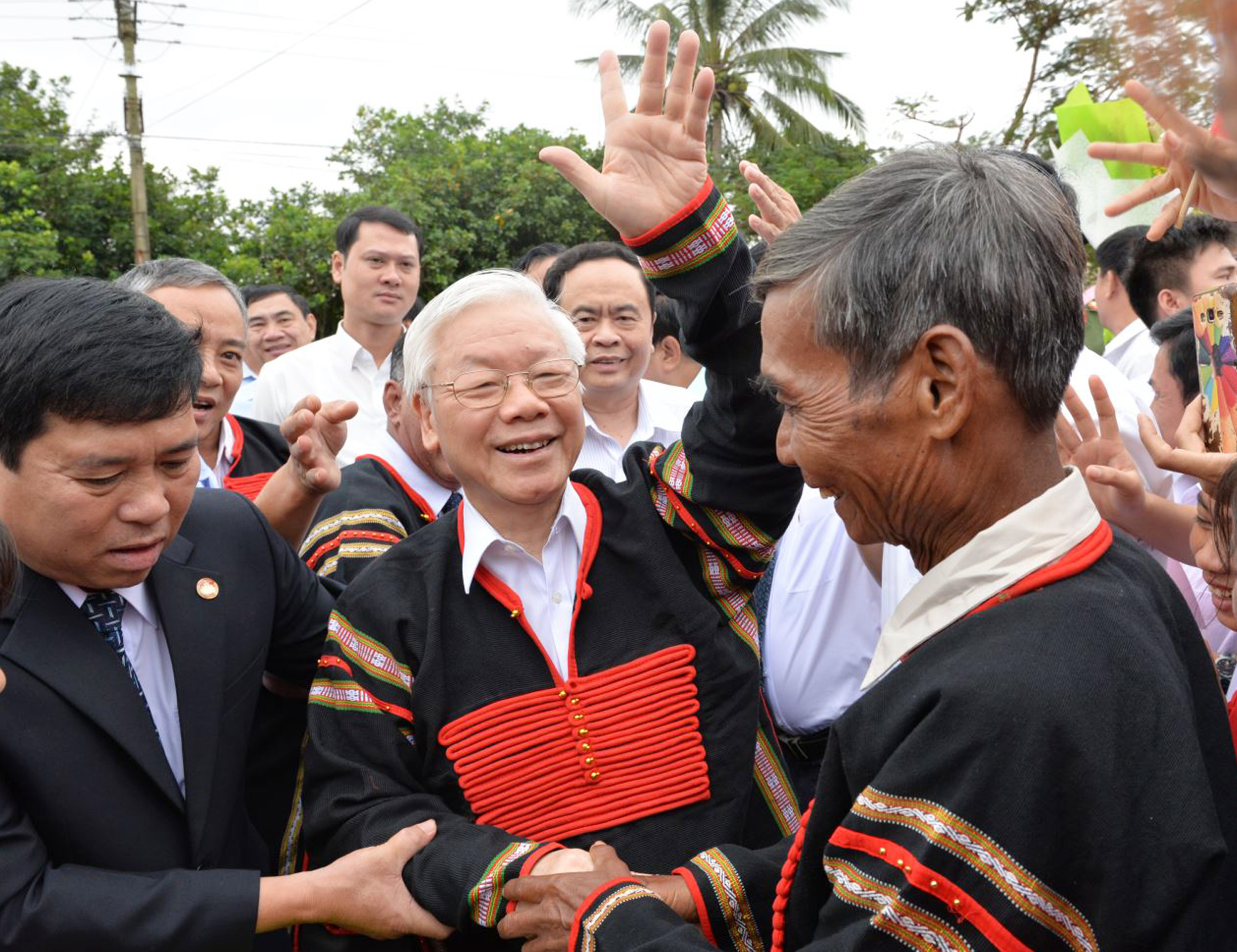 Sự phát triển quan điểm của Đảng Cộng sản Việt Nam về huy động, sử dụng nguồn lực trong vùng dân tộc thiểu số qua các kỳ Đại hội