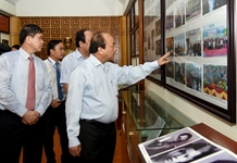 Thủ tướng viếng các anh hùng, liệt sĩ Trung đoàn Tây Tiến