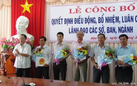 Quy định của Bộ Chính trị về luân chuyển cán bộ