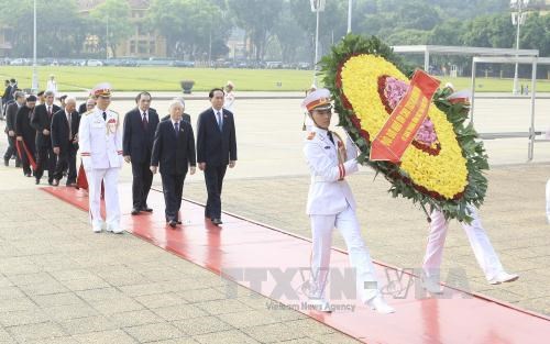 Lãnh đạo Đảng, Nhà nước tưởng niệm các Anh hùng liệt sĩ và vào Lăng viếng Chủ tịch Hồ Chí Minh