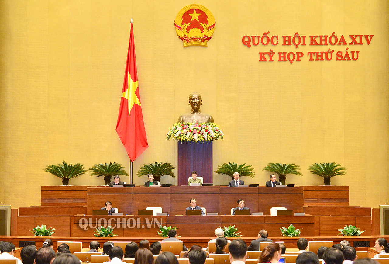 QUỐC HỘI TIẾP TỤC THẢO LUẬN VỀ CÁC VẤN ĐỀ KINH TẾ - XÃ HỘI