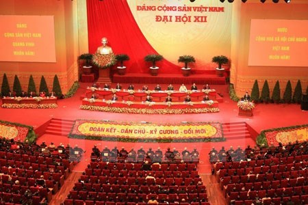 Rèn luyện phẩm chất đạo đức, chống nguy cơ “tự diễn biến”, “tự chuyển hóa”