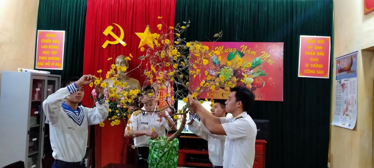 Những “mắt thần’’ canh biển ngày Xuân