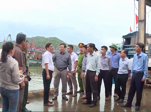 Ông Nguyễn Tấn Tuân kiểm tra công tác ứng phó bão của TP. Nha Trang