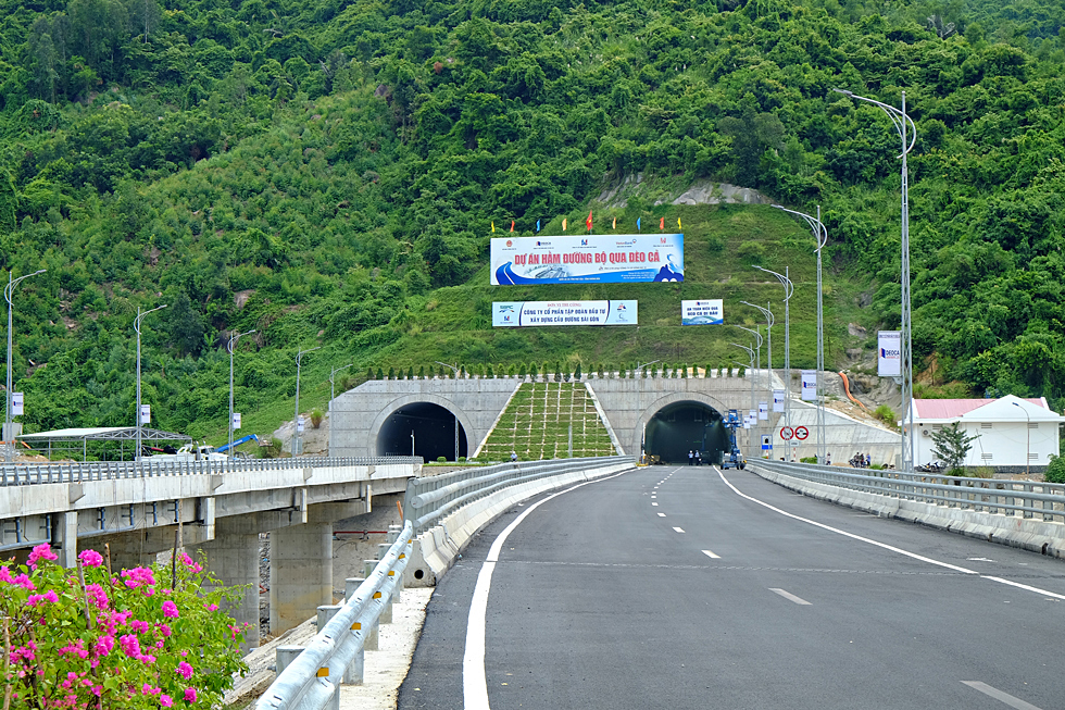 Công trình hầm đường bộ đèo Cả trước ngày thông xe
