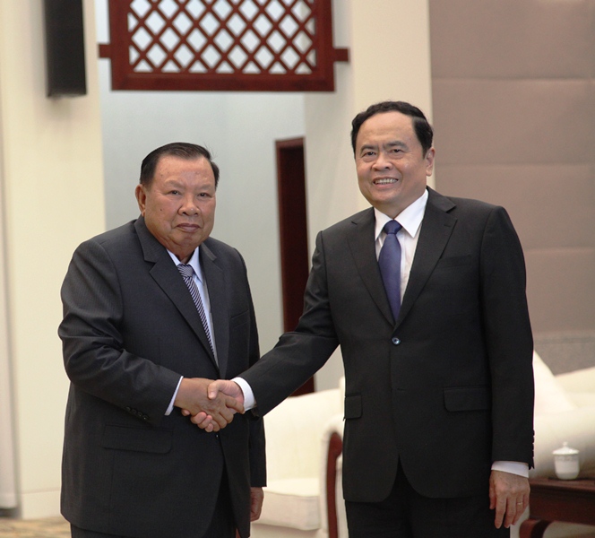 Tổng Bí thư, Chủ tịch nước Lào tiếp Đoàn đại biểu cấp cao Ủy ban Trung ương Mặt trận Tổ quốc Việt Nam