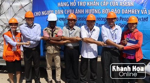 Máy bay Malaysia chuyển hàng viện trợ nhân đạo của ASEAN cho Việt Nam