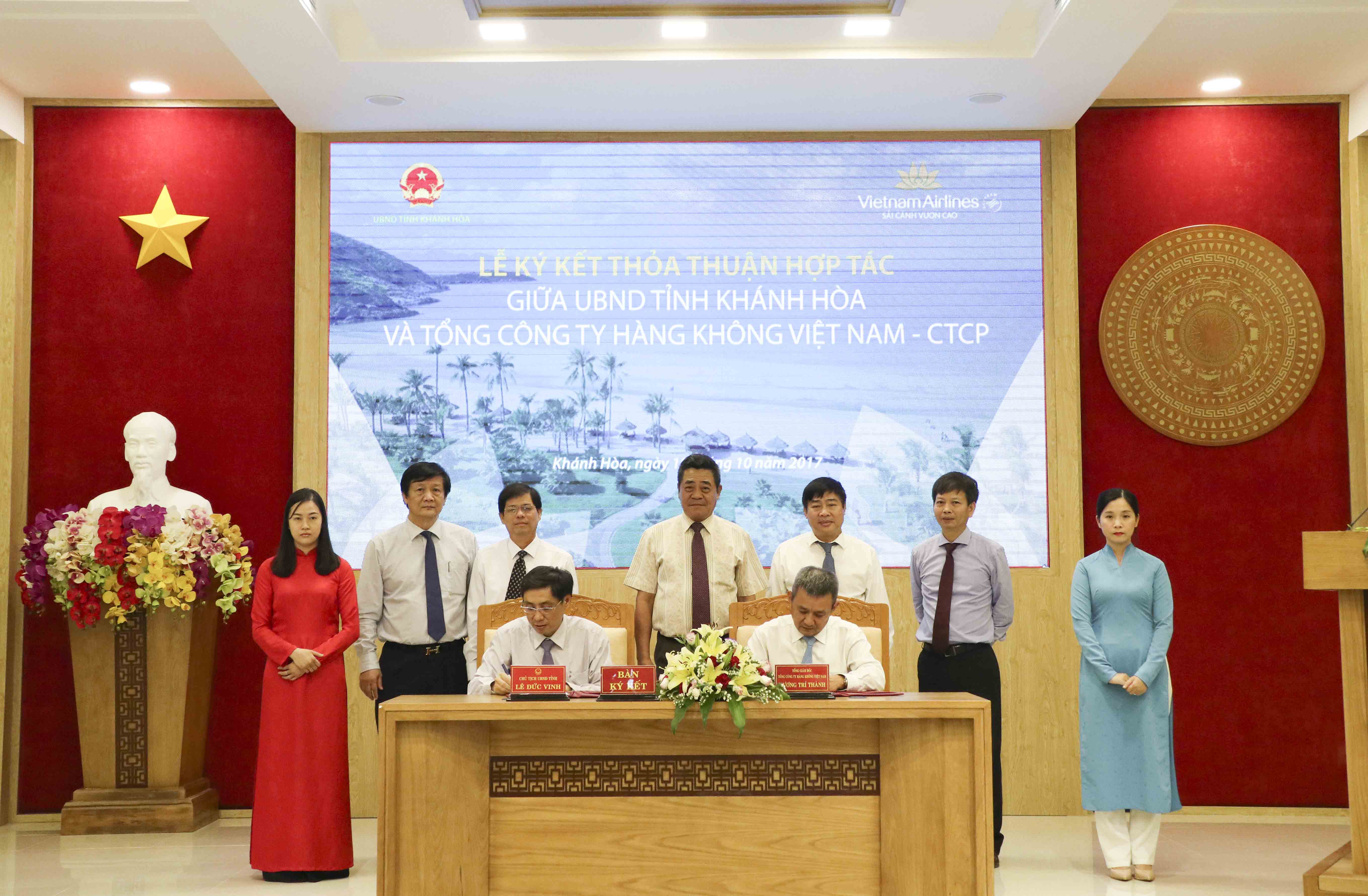 UBND tỉnh Khánh Hòa và Tổng công ty Hàng không Việt Nam ký kết thỏa thuận hợp tác