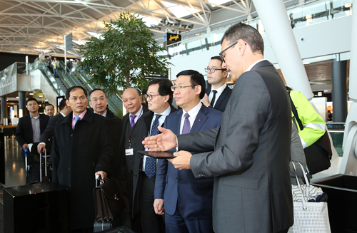 Phó Thủ tướng Vương Đình Huệ thăm Tập đoàn Zurich Airport