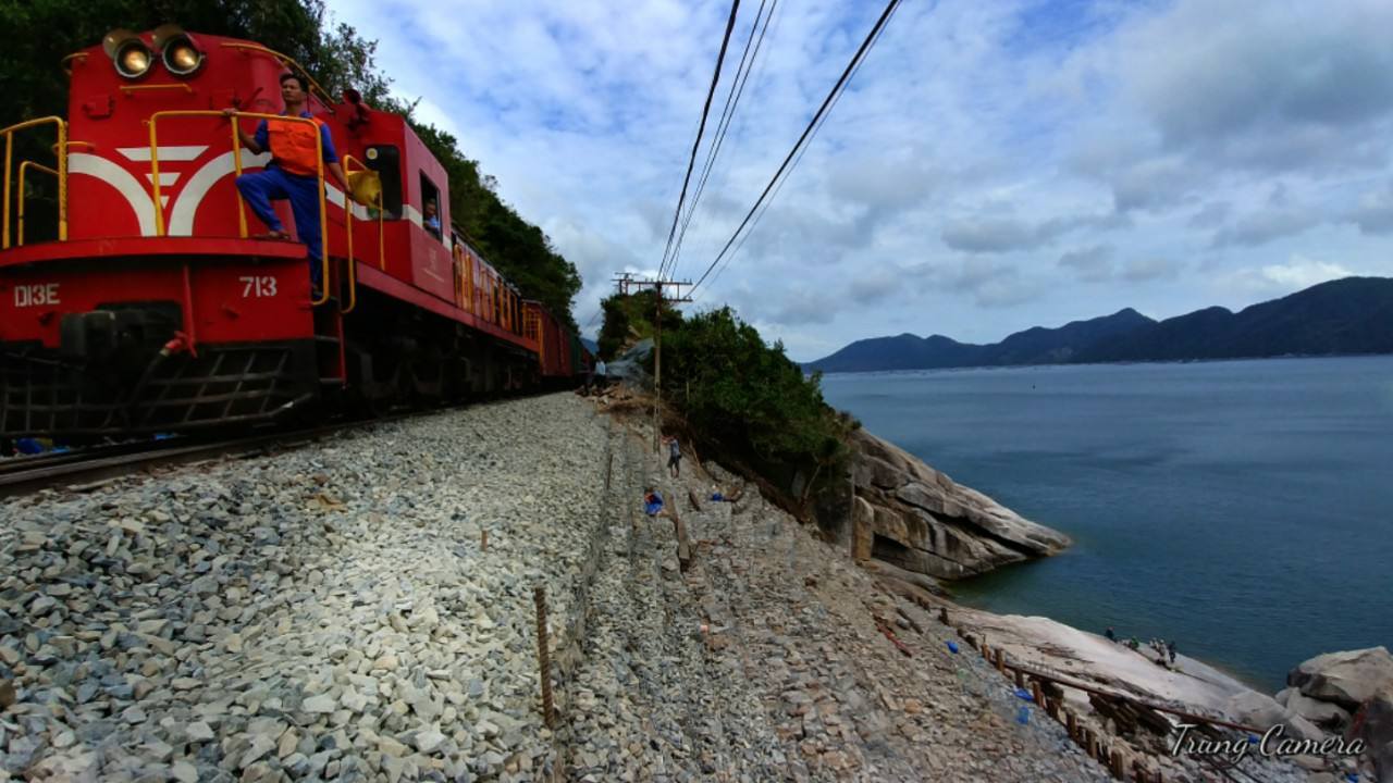 Đường sắt Bắc - Nam thông tuyến sau gần 10 ngày ách tắc