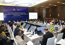 Các đại biểu tham dự 9 cuộc họp