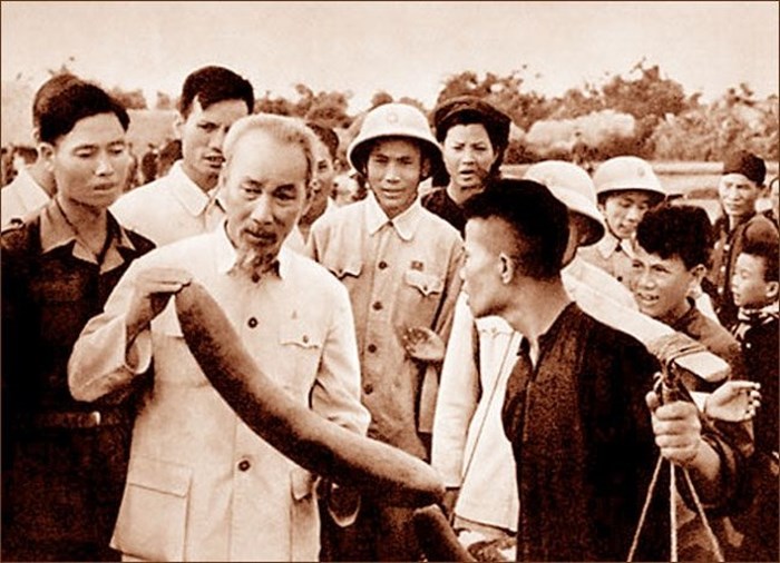Chủ tịch Hồ Chí Minh với phong trào thi đua yêu nước