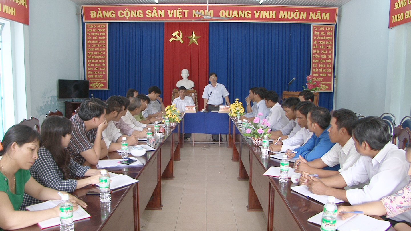 Đồng chí Nguyễn Tấn Tuân - Phó Bí thư Thường trực Tỉnh ủy, Chủ tịch HĐND tỉnh làm việc với Đảng ủy, chính quyền xã Sơn Hiệp