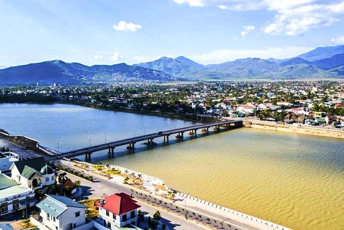 Phấn đấu xây dựng huyện Diên Khánh thành thị xã