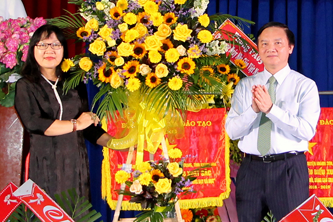 Gặp mặt truyền thống nhân ngày Nhà giáo Việt Nam