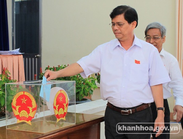 Ngày làm việc thứ 2 và bế mạc kỳ họp thứ 2, HĐND tỉnh Khánh Hòa khóa VI Thông qua 11 nghị quyết