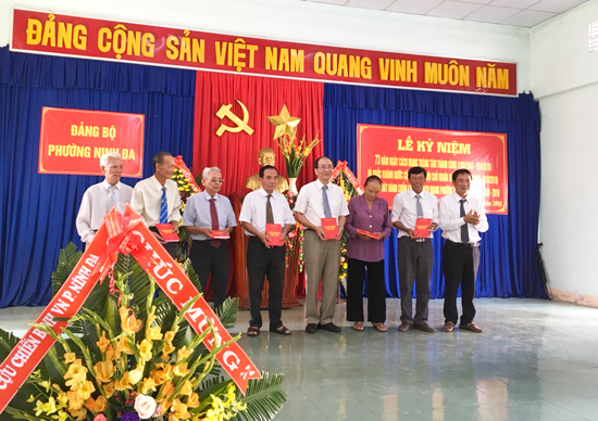  Ra mắt cuốn Lịch sử cách mạng phường Ninh Đa giai đoạn 1930 - 2010