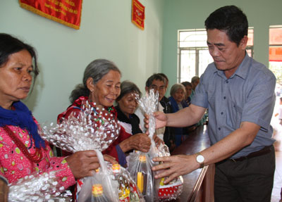Đảm bảo mọi người, mọi nhà đều có Tết