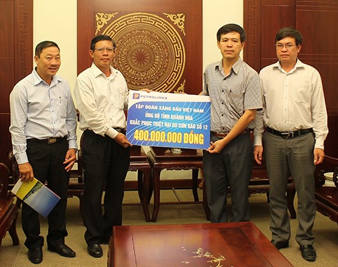 Các đơn vị, cá nhân tiếp tục hỗ trợ Khánh Hòa khắc phục hậu quả cơn bão số 12