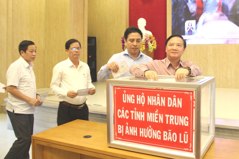 Phát động ủng hộ nhân dân các tỉnh miền Trung bị ảnh hưởng bão lũ