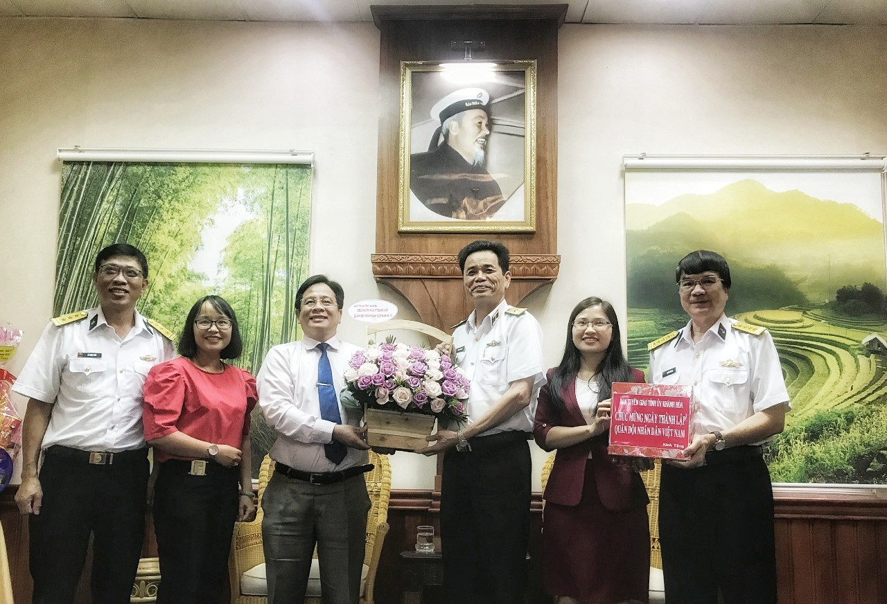 Lãnh đạo Ban Tuyên giáo Tỉnh ủy thăm Học viện Hải quân