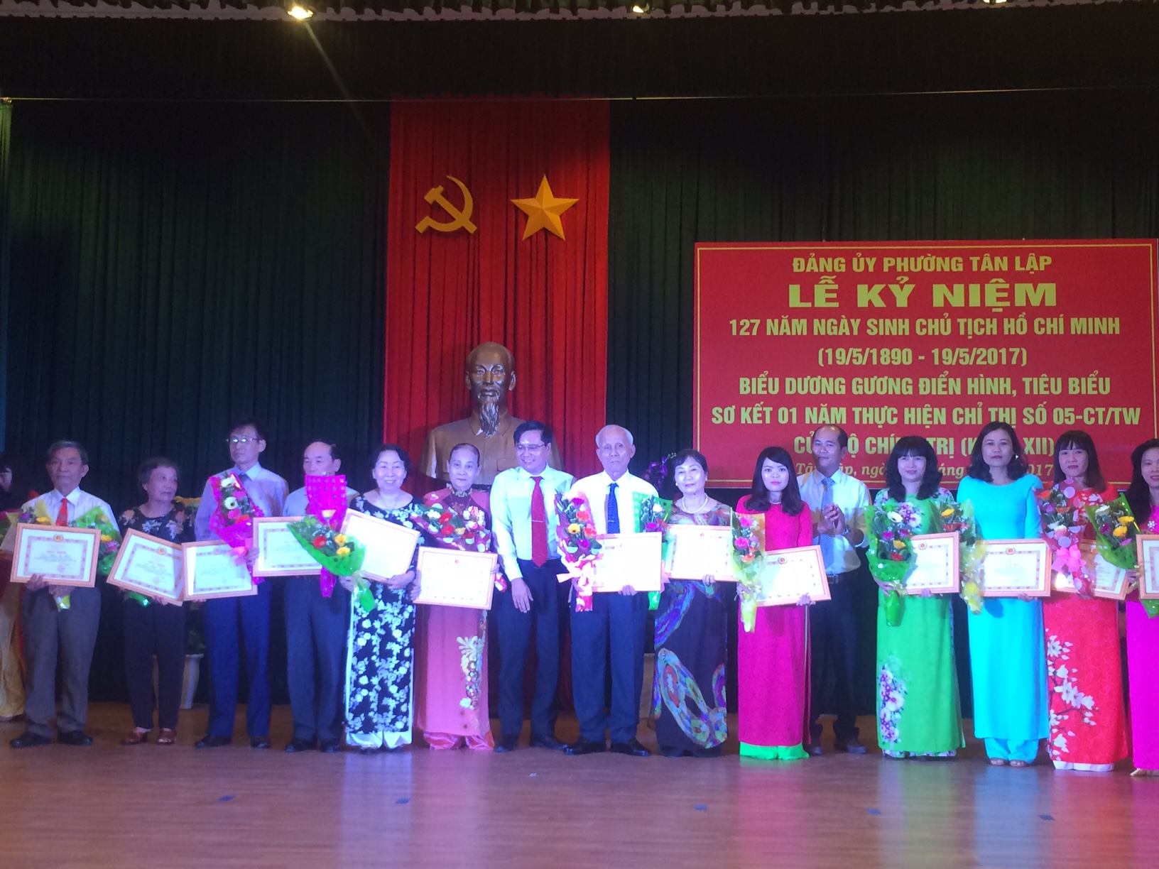 Đảng ủy Phường Tân Lập tổ chức Lễ Kỷ niệm 127 năm Ngày sinh Chủ tịch Hồ Chí Minh