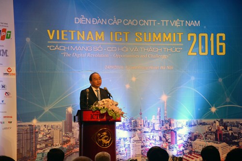 Thủ tướng Nguyễn Xuân Phúc: Hành động nhanh hơn, quyết liệt hơn tạo cuộc cách mạng trong ứng dụng công nghệ thông tin