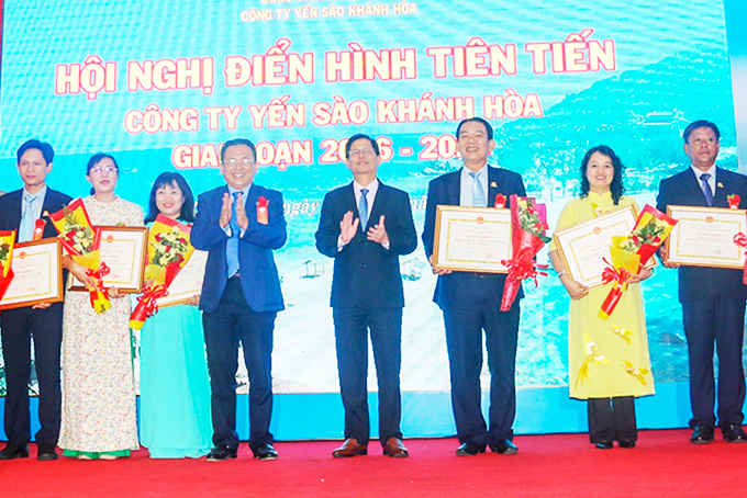 Công ty Yến sào Khánh Hòa: Khen thưởng 33 tập thể, 163 cá nhân điển hình tiên tiến
