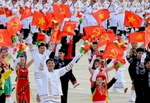 Màn kịch vụng về trên sân khấu chính trị hải ngoại