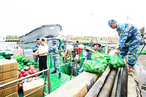 Mang Tết ra Trường Sa