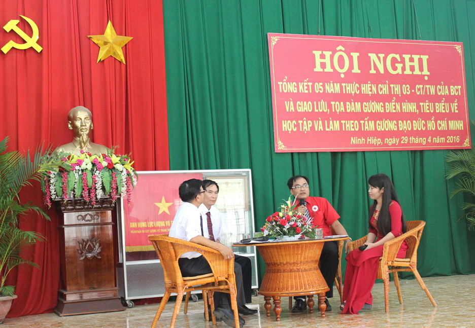 Phường Ninh Hiệp tổ chức giao lưu, tọa đàm, biểu dương gương điển hình, tiêu biểu về học tập và làm theo tấm gương đạo đức Hồ Chí Minh