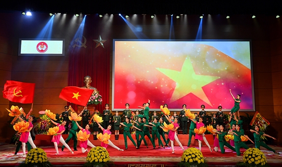 Tổng cục Chính trị kỷ niệm 75 năm Ngày truyền thống và đón nhận Huân chương Bảo vệ Tổ quốc hạng Nhất