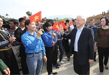 Toàn thể đồng bào, đồng chí hãy hăng hái tham gia trồng cây, trồng rừng; người người trồng cây, nhà nhà trồng cây, trồng cây nào, tốt cây đó (*)