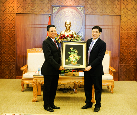 stt-Tiếp đoàn công tác tỉnh Attapư, Lào